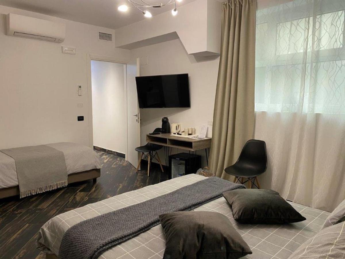 Guest house Gatto Bianco Le Mura 2*